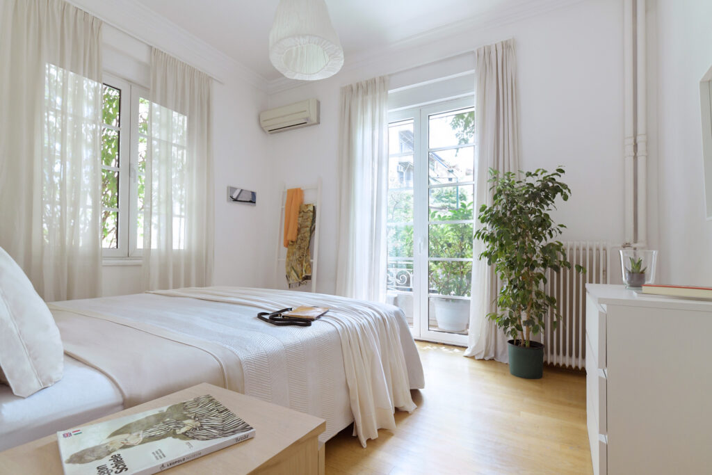 09-vas-irakleous-bedroom-detail-7905